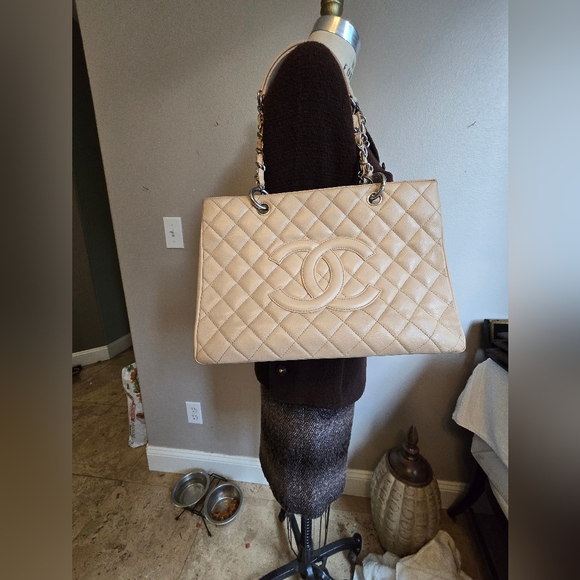 CHANEL Grand Shopper Tote - Picture 3 of 13
